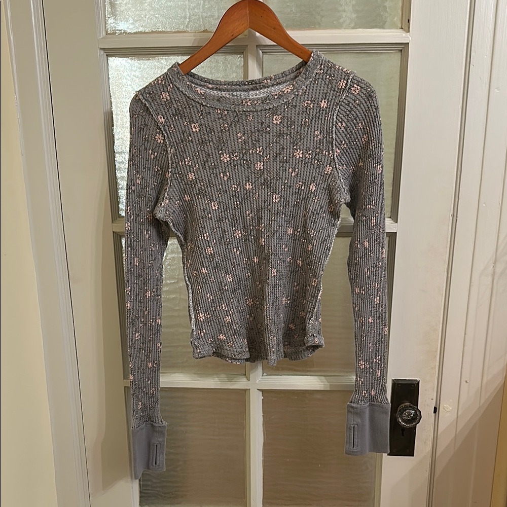 We The Free Gray Floral Ribbed Plissé Shirt